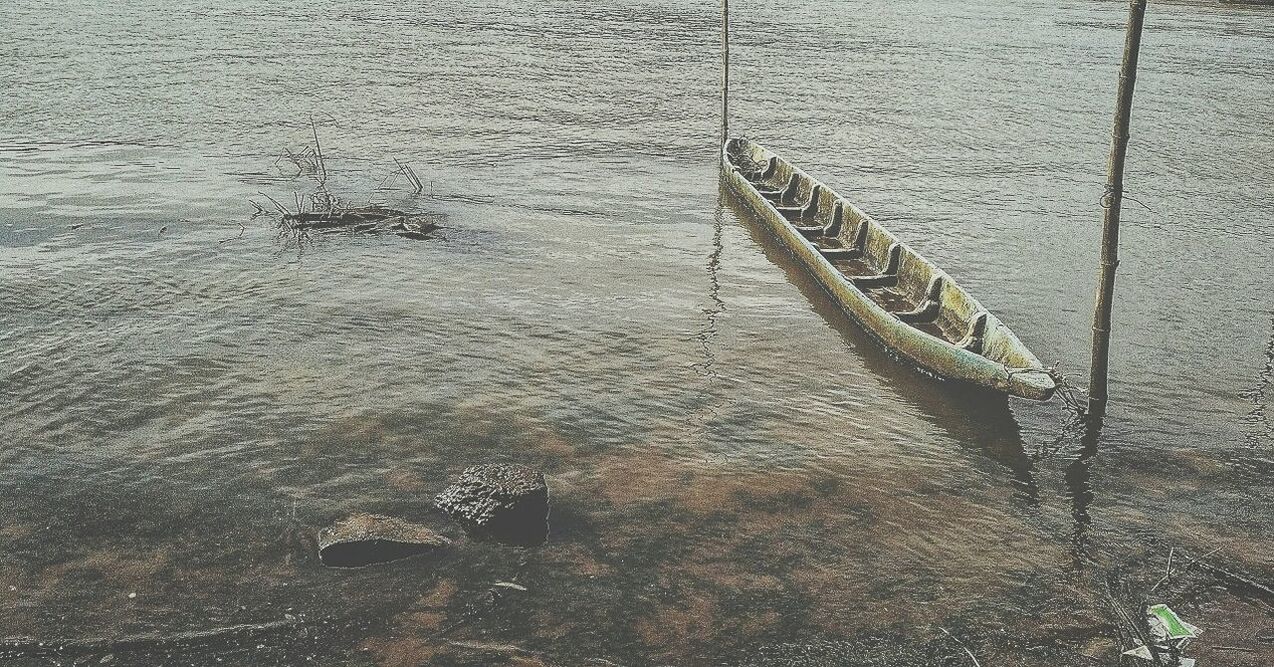 HIGH ANGLE VIEW OF WATER