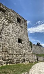 Old ruin building against sky