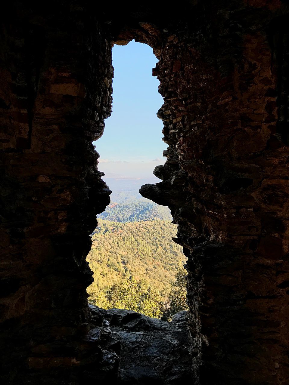 VIEW OF ROCK FORMATIONS IN A BUILDING