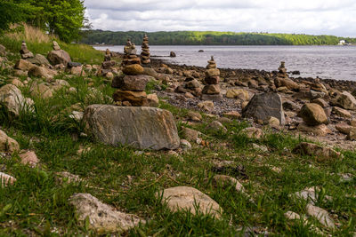 Stones stacked on top of each other in the form of small mounds or turrets