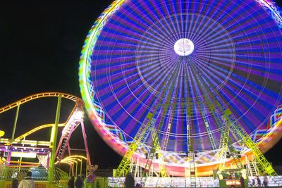 Illuminated ferris wheel at night