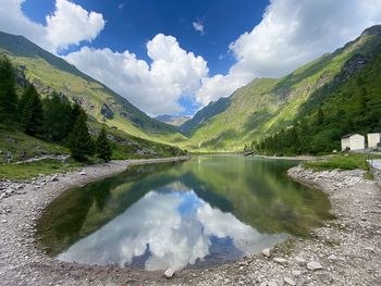 Panoramic view of lake and mountains against sky