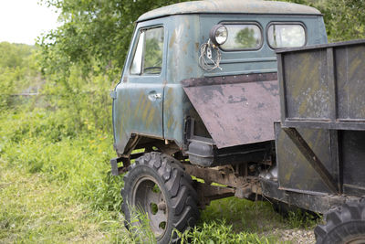 Abandoned vintage car on field