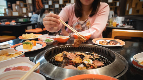 Midsection of woman preparing food in restaurant