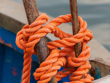 Close-up of the rope tied to iron pipes