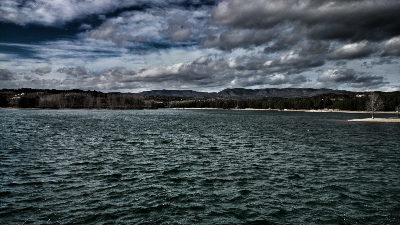 sky, cloud - sky, cloudy, water, tranquil scene, scenics, waterfront, tranquility, cloud, weather, beauty in nature, overcast, nature, sea, mountain, rippled, storm cloud, lake, river, idyllic