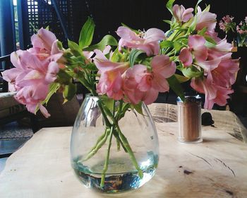 Close-up of pink roses in vase on table