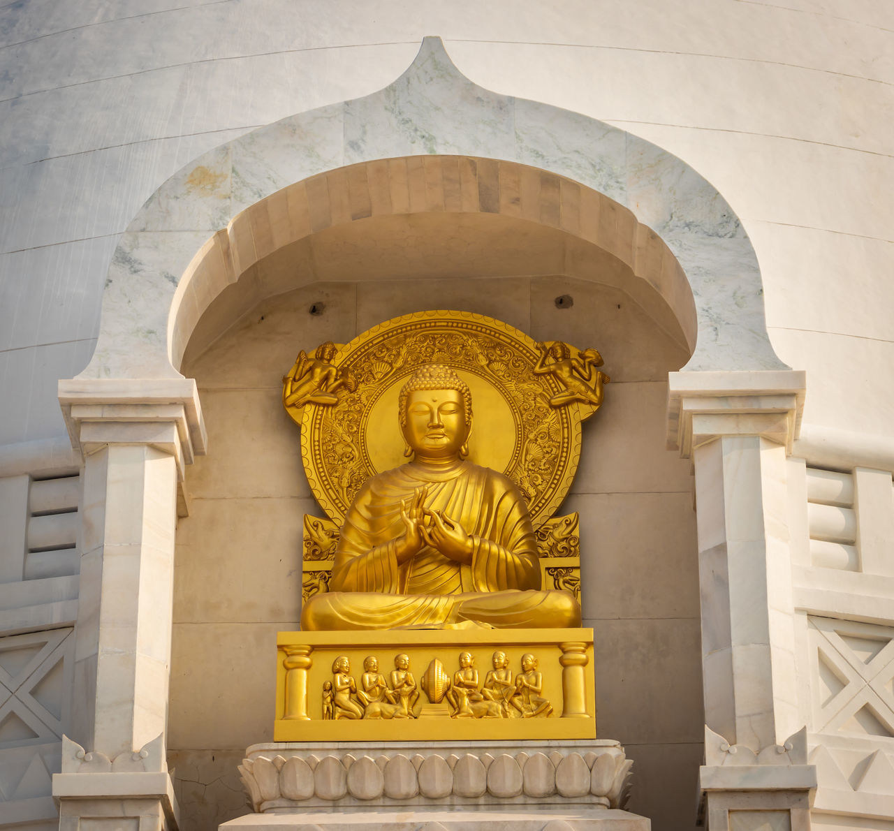 VIEW OF STATUE AGAINST HISTORIC BUILDING