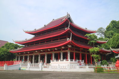 Semarang indonesia, january 21 2022, the big red building to praying at the sam poo kong temple