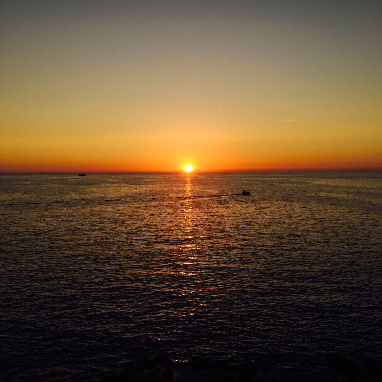 sunset, sea, water, horizon over water, sun, scenics, tranquil scene, orange color, tranquility, beauty in nature, idyllic, reflection, clear sky, waterfront, rippled, nature, copy space, seascape, sky, sunlight