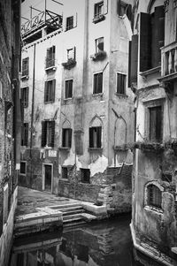 Canal amidst old buildings in city