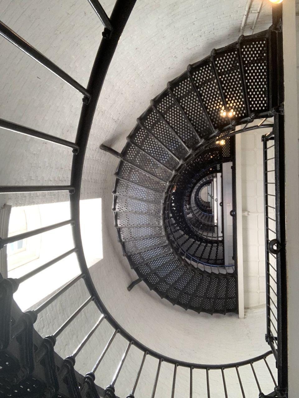 DIRECTLY ABOVE SHOT OF SPIRAL STAIRCASE IN BUILDING