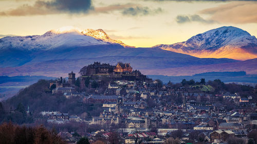 Stirling castle and the mountains in the background at sunrise.