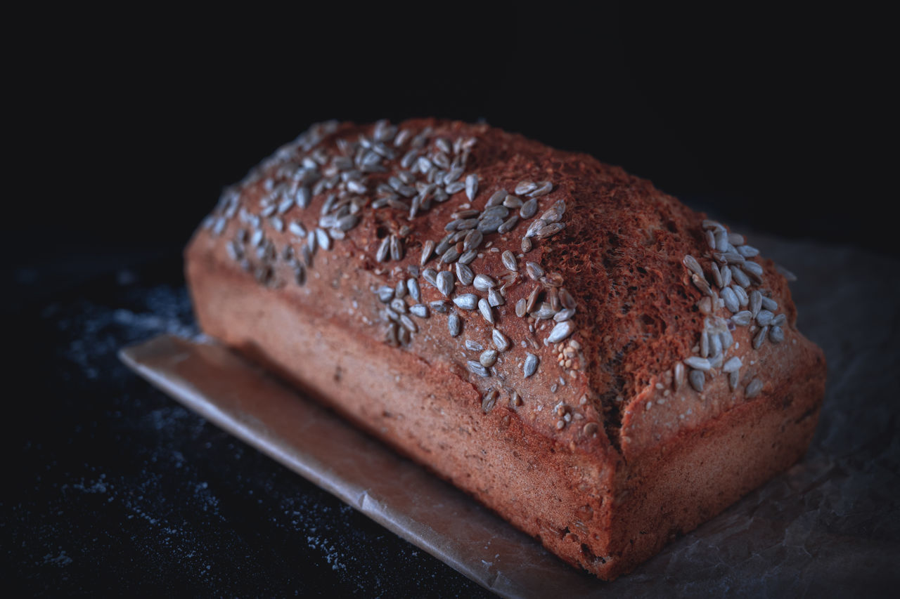 CLOSE-UP OF BREAD