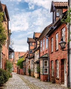 Beautiful and picturesque narrow alley in old town of lüneburg