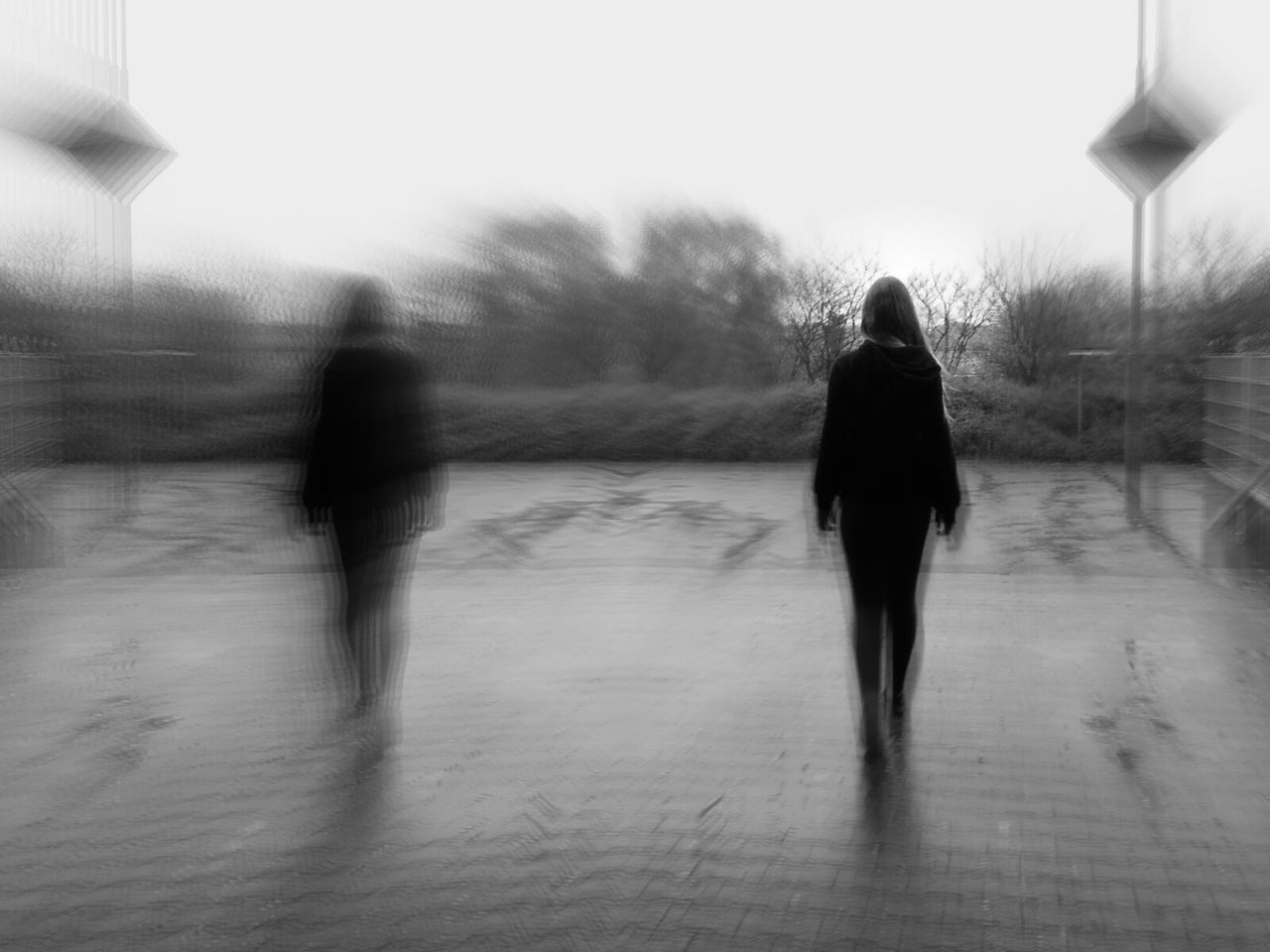 rear view, lifestyles, full length, walking, men, leisure activity, standing, fog, weather, the way forward, person, street, unrecognizable person, rain, day, season, winter, silhouette