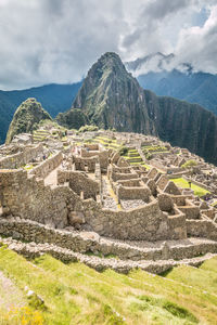 Huayna picchu against sky