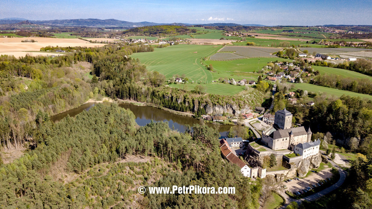 HIGH ANGLE VIEW OF FARM