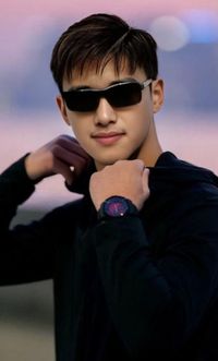 Portrait of woman wearing sunglasses