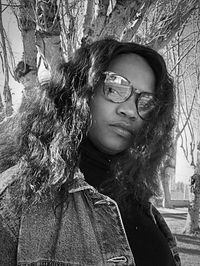 Portrait of smiling young woman in eyeglasses