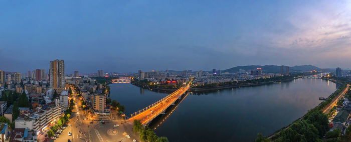 The river runs through the night view of the city