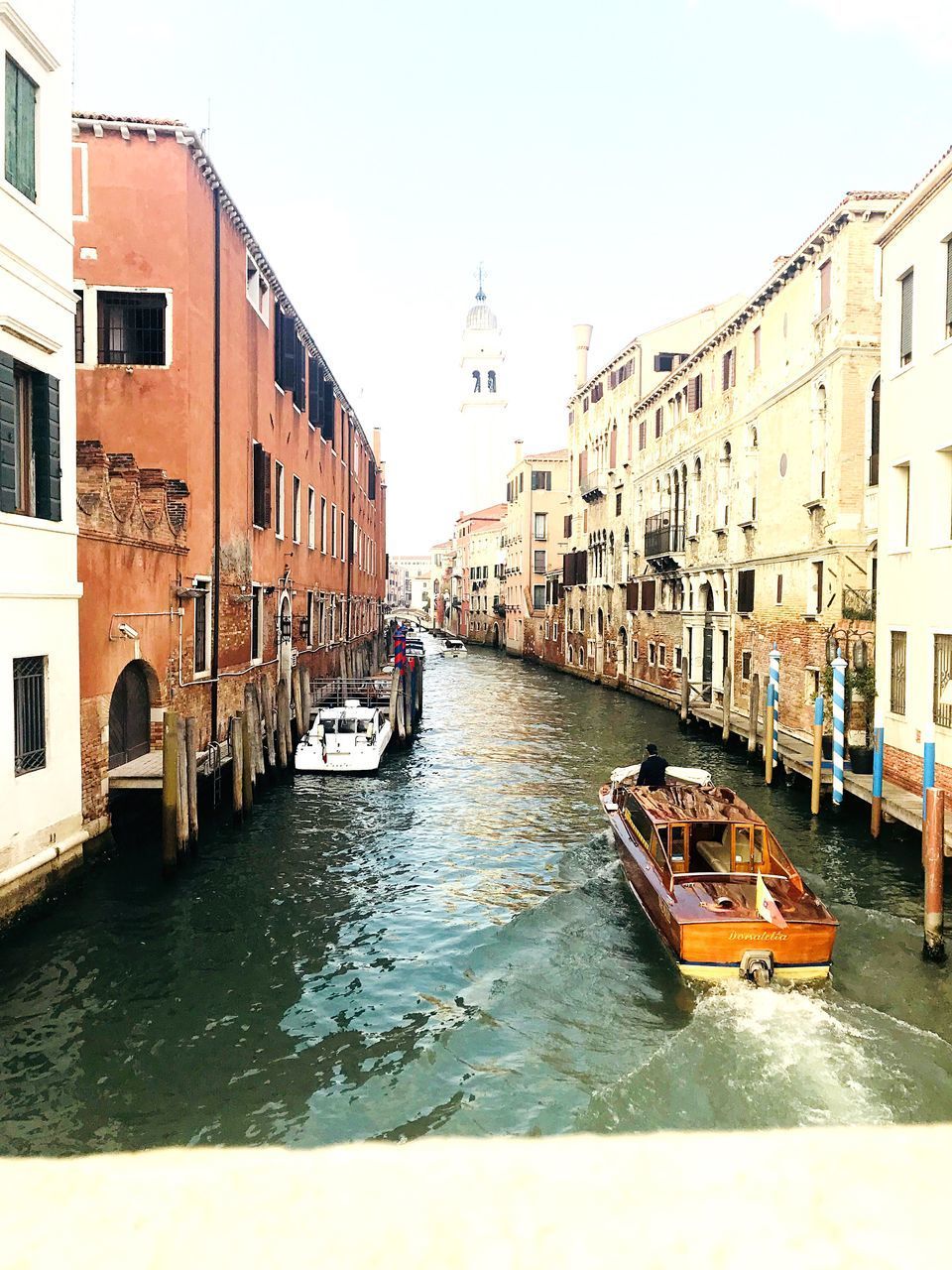 CANAL PASSING THROUGH BUILDINGS IN CITY