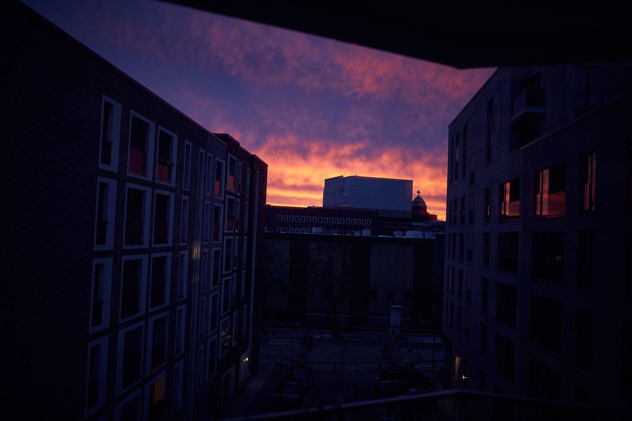 SILHOUETTE BUILDINGS AGAINST SKY AT SUNSET