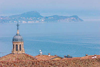 Panoramic view of sea and buildings against sky