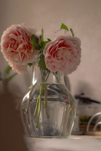 Close-up of roses in vase on table