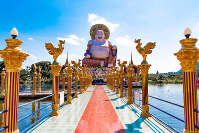 Panoramic view of statues on building against sky