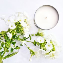 Soy wax candle with white flowers