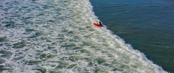 Waves splashing in sea