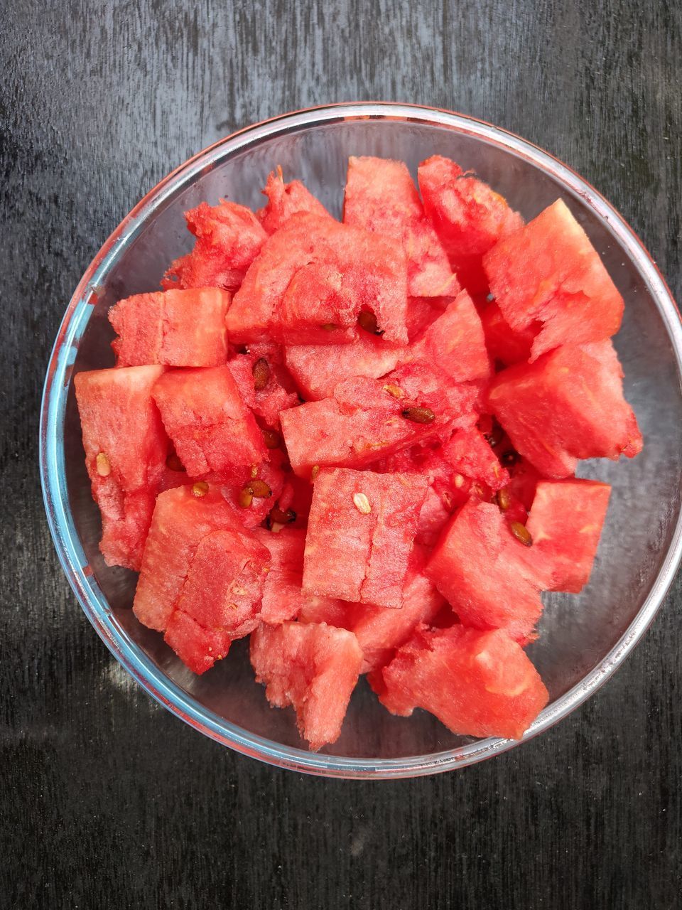 HIGH ANGLE VIEW OF CHOPPED FRUITS IN BOWL