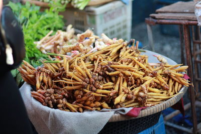 Close-up of vegetables on fingerroots