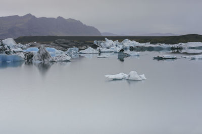 Scenic view of trip jökulsárlón lake against sky during winter