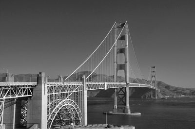 The decolorized golden gate