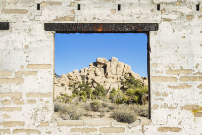 Old ruin building against sky