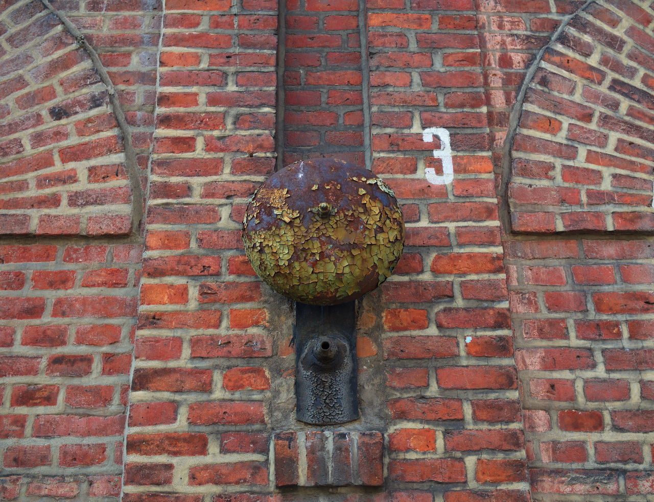 CLOSE-UP OF WEATHERED WALL