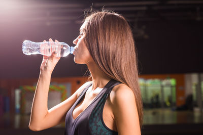 Portrait of woman drinking glass