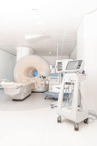 Medical ct or mri scan in the modern hospital laboratory. interior of radiography department. 