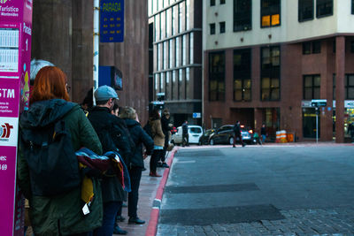 People waiting bus 