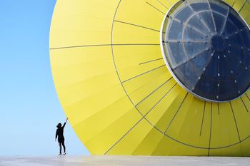 FULL FRAME SHOT OF HOT AIR BALLOON