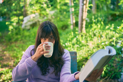 Portrait of young woman drinking coffee