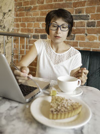 Businesswoman having breakfast in cafe