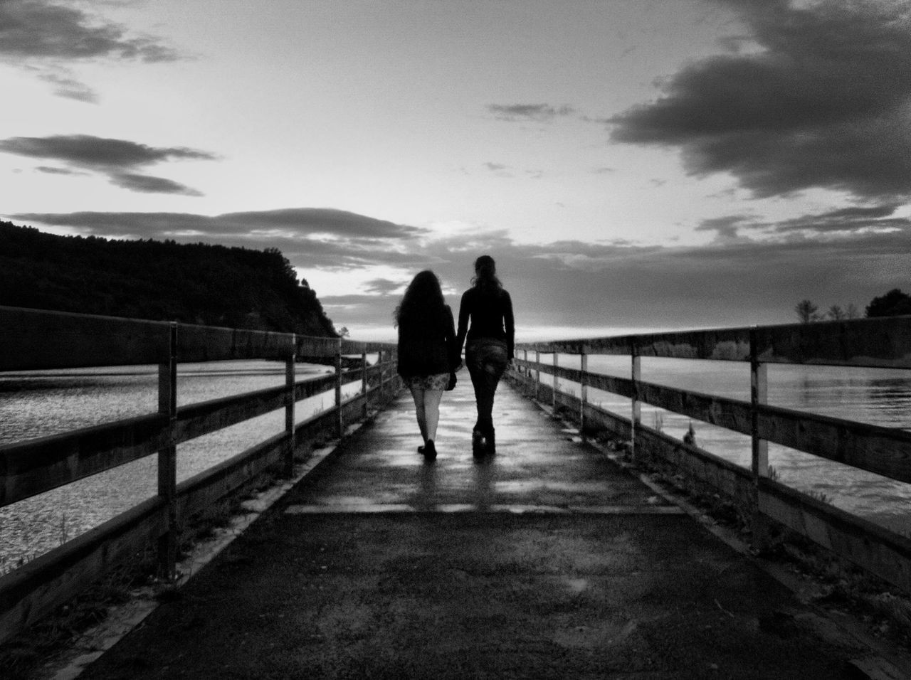 rear view, full length, sky, the way forward, walking, lifestyles, water, men, railing, sea, leisure activity, cloud - sky, standing, person, cloud, togetherness, pier