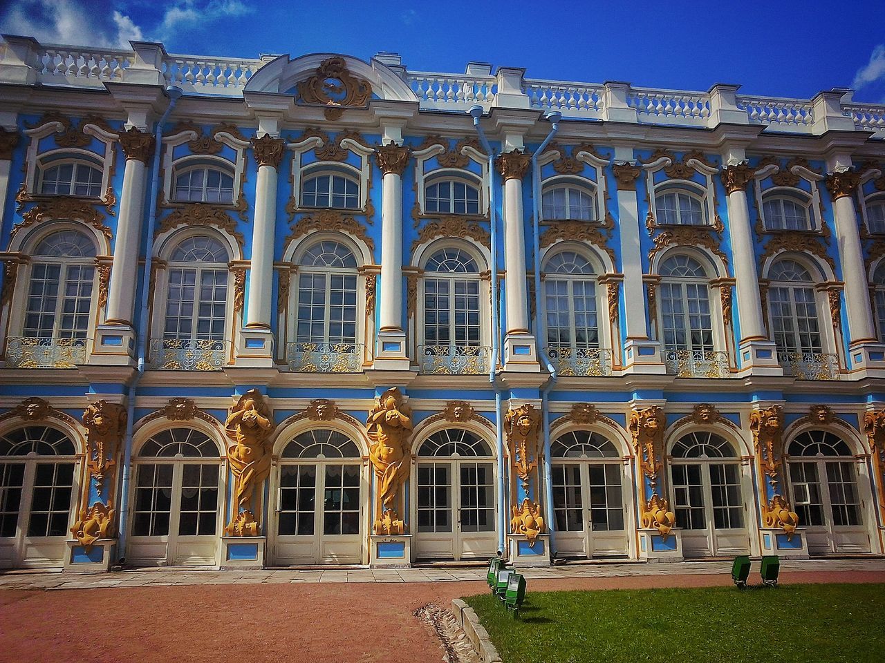 building exterior, architecture, built structure, window, facade, side by side, blue, arch, day, in a row, outdoors, building, no people, sky, exterior, low angle view, clear sky, residential building, city, balcony