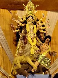 Statue of statues in building