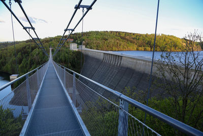 Titan rt suspension footbridge crossing rappbodetalsperre in harz mountains, germany