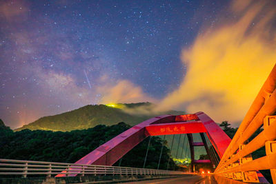 Taiwan taoyuan milky way night bridge scenery ten thousand stars in the starry sky