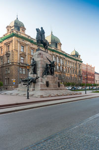 Statue of historic building against sky
